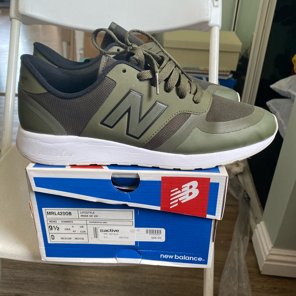 Used New Balance 420 size 9.5